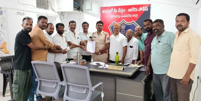 కేసీఆర్ భద్రతకు ఆటంకం కల్పించిన వారిపై చర్యలు తీసుకోవాలి