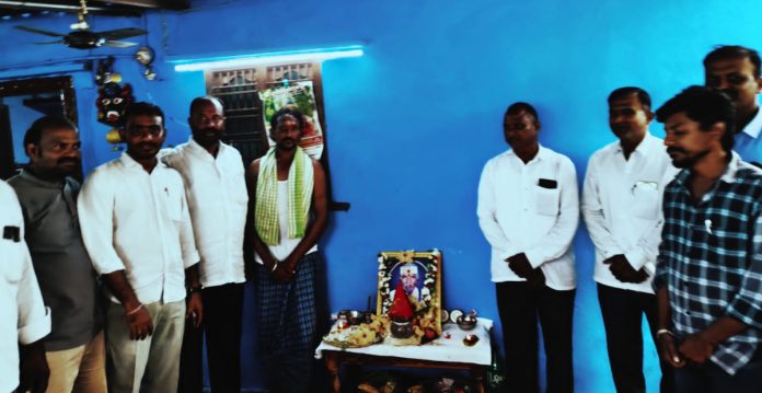 మృతుని కుటుంబానికి పిఏసిఎస్ చైర్మన్ పరామర్శ