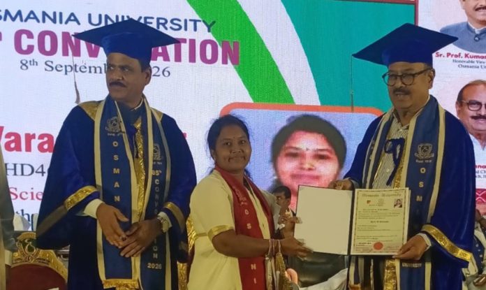 కష్టపడి చదివి.. పీహెచ్డీ సాధించి