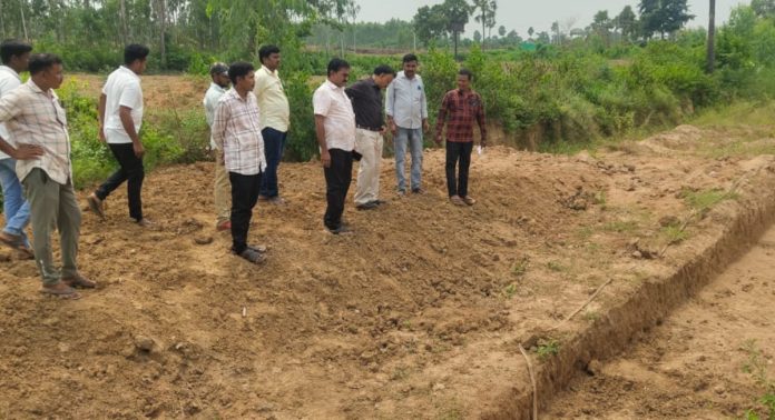 వర్షాభావాన్ని ఎదుర్కొనేందుకు ఫామ్ పాండ్లు