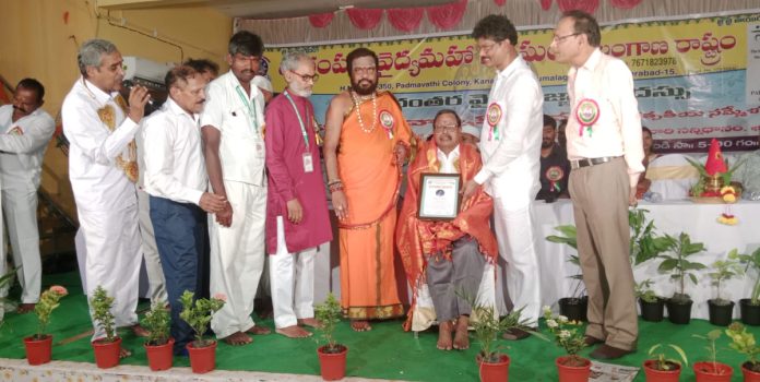 వైద్య పండిత అవార్డుతో డా.చింతకింది మురహరికి ఘన సన్మానం