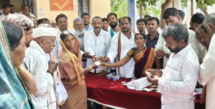 పెద్దతడగూర్ లో స్మార్ట్రేషన్ కార్డుల పంపిణీ