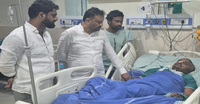 చిన్నశక్కర్గ సర్పంచ్ను పరామర్శించిన ఎమ్మెల్యే