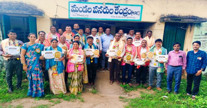 మండల స్థాయి ఉత్తమ ఉపాధ్యాయులుగా ఎంపికైన 15 మంది