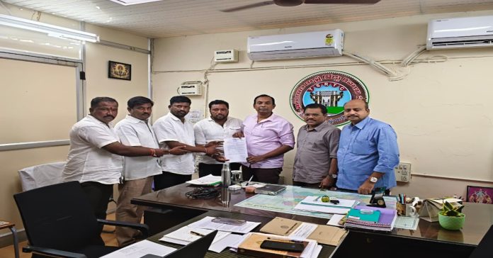 అమరచింతకు బస్సు సర్వీసులు పునరుద్ధరించాలి: ఆర్టీసీ ఆర్ఎంకు వినతి
