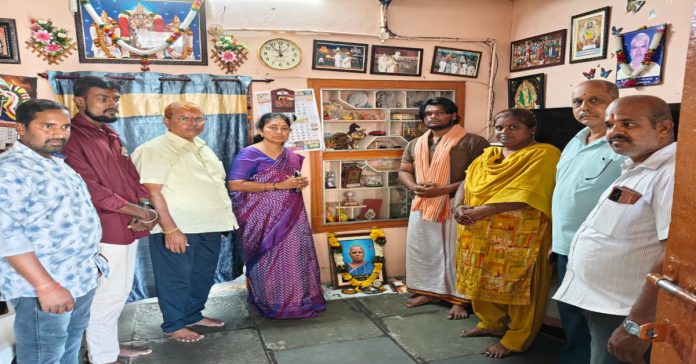 Sunitha called on Kavitha.