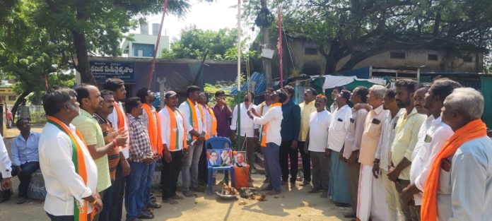ఘనంగా జాతీయ జెండా ఆవిష్కరణ