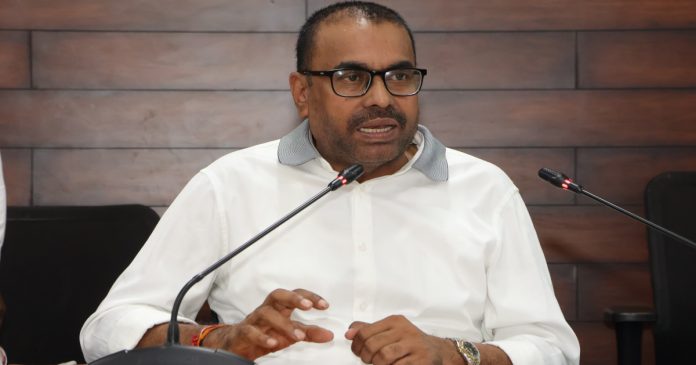 ఉద్యోగులు సమయపాలన పాటించాలి