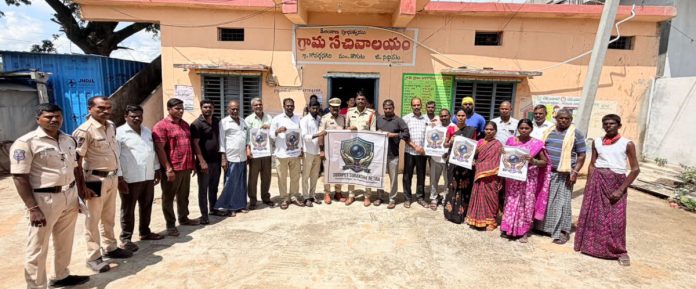 నేరాల నియంత్రణకు సీసీ కెమెరాలు: సీఐ రాజేష్