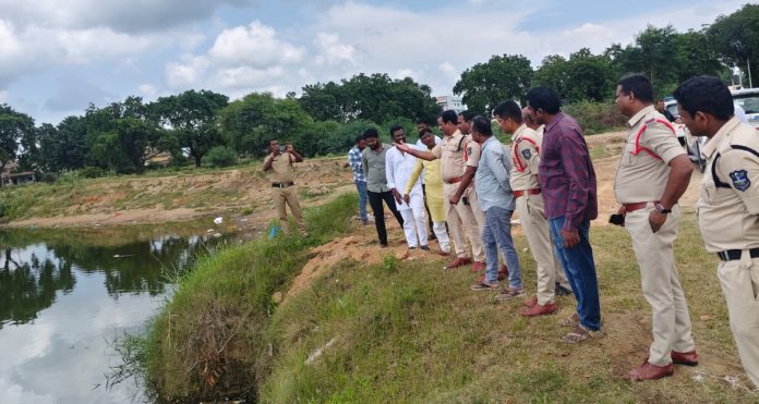 శోభాయాత్ర మార్గాన్ని పరిశీలించిన డీఎస్పీ