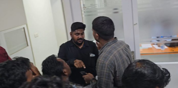 బంగారం ఋణ వ్యవహారంలో ఉద్రిక్తత