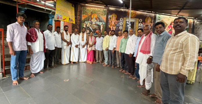 వీరభద్రస్వామి ఆలయంలో బీర్ల దంపతుల ప్రత్యేక పూజలు