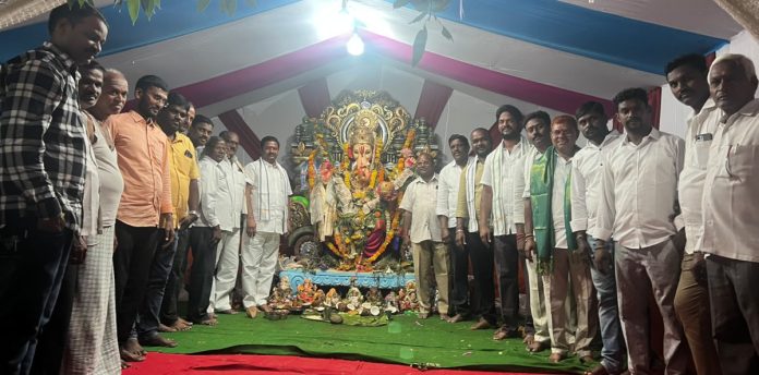 ప్రత్యేక పూజల్లో మాజీ ఎమ్మెల్యే బిక్షమయ్యగౌడ్