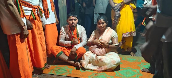 పీజీ తండాలో రికార్డు ధర పలికిన లడ్డు ప్రసాదం Laddu Prasadam fetches record price in PG Tanda