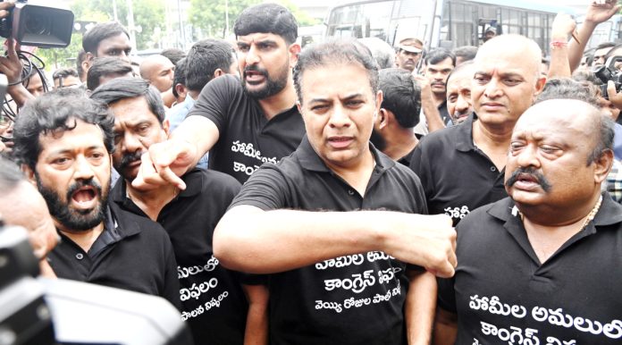 నల్లదుస్తులతో బీఆర్ఎస్ నిరసన
