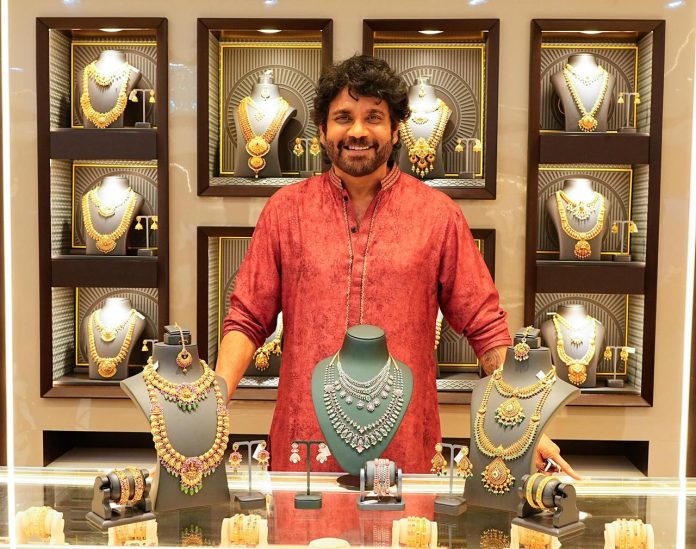 రాజమండ్రిలో కళ్యాణ్ జ్యువెలర్స్ షోరూమ్ను ప్రారంభించిన అక్కినేని నాగార్జున