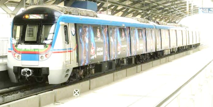 గణేష్ నిమజ్జన సందర్శకులకు మెట్రో ఊరట Metro offers relief to Ganesh immersion visitors.