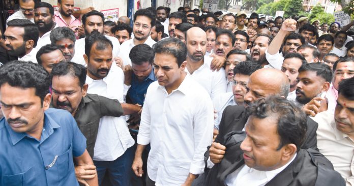 ప్రతిపక్షమే
ప్రభుత్వ టార్గెట్