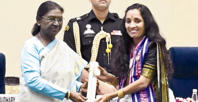 భవాని బోంపెల్లికి నేషనల్ టీచర్ అవార్డు