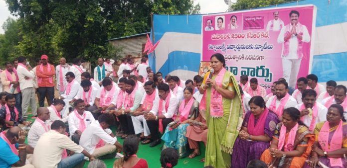 మహిళలకు 2500 విద్యార్థినిలకు స్కూటీలు ఇవ్వని కాంగ్రెస్ గవర్నమేంట్