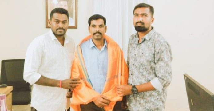 కాటారం ఆర్డీవో రవీందర్ కు ఎన్ హెచ్ఆర్సీ సభ్యుల సత్కారం