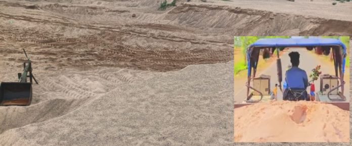 వల్లెంకుంట మానేరులో ఇసుక తోడేళ్ళు..