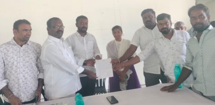 కరకల సదరు రోడ్డును వేసేందుకు సహకరించాలి