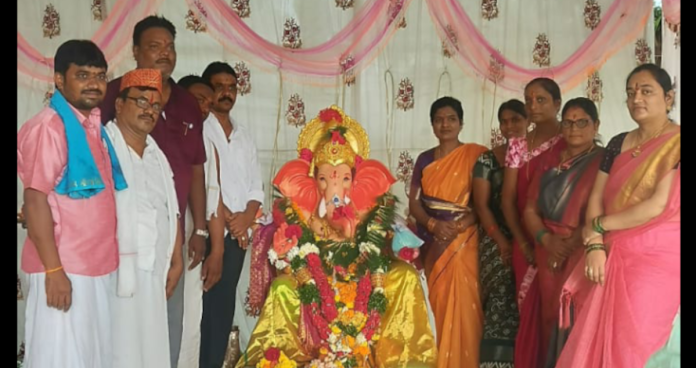 టీచర్స్ కాలనీలో ప్రత్యేక పూజలు