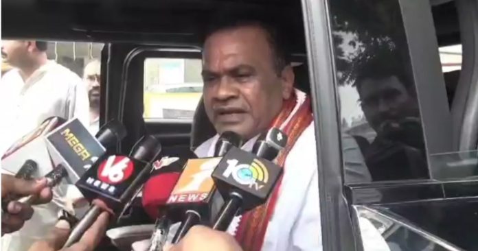 KCR should apologize to the people of Telangana