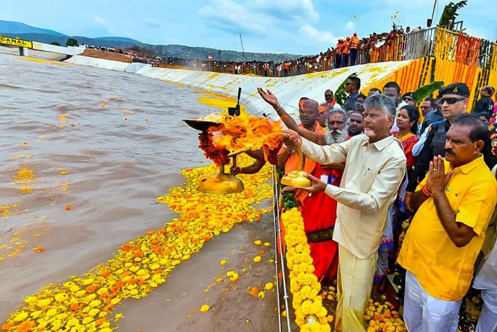 వెలిగొండ ప్రాజెక్ట్ను ప్రారంభించిన ఏపీ సీఎం చంద్రబాబు