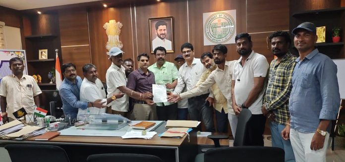 జర్నలిస్టుల సమస్యలు పరిష్కరించాలి
