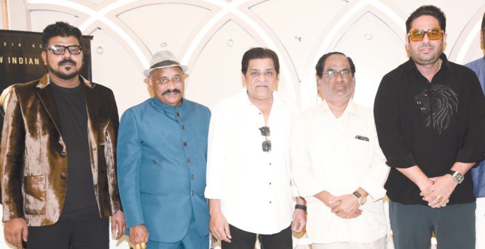 అరుదైన అవార్డుల వేడుక