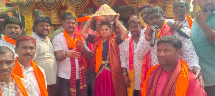 మిడ్జిల్లో రూ. 1.51 లక్షలు పలికిన గణేశుడి లడ్డు