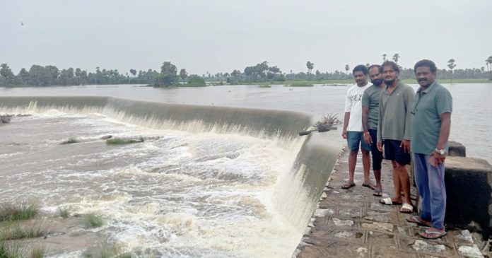 The swollen Gundlasingaram project