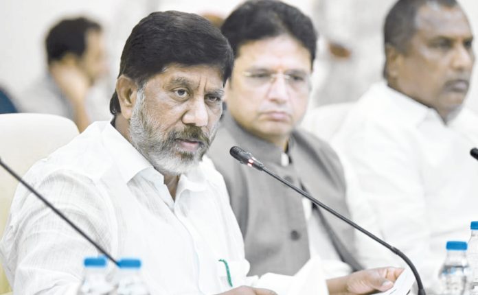 ‘గ్లోబల్’ను సక్సెస్ చేయండి