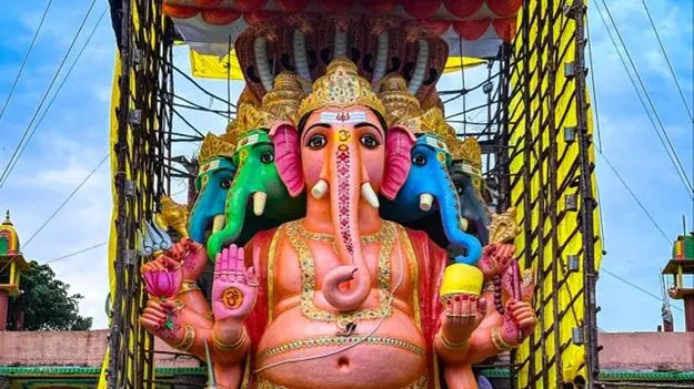 నేడు ఖైరతాబాద్ గణేశుడి నిమజ్జనం నేడు ఖైరతాబాద్ గణేశుడి నిమజ్జనం
