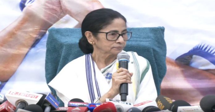 ప్రజాస్వామ్య చరిత్రలో చీకటి రోజు: మమతా బెనర్జీ