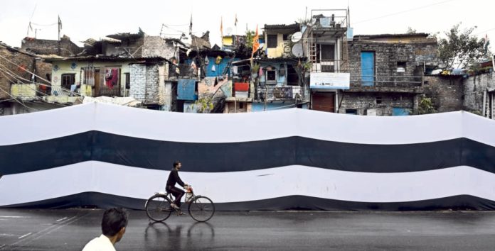 Screens to hide slums in Delhi