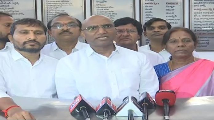 శాసన మండలి నుంచి బీఆర్ఎస్ వాకౌట్
