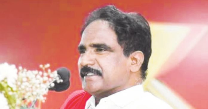 అన్యాక్రాంతమైన ప్రభుత్వ భూములను స్వాధీనం చేసుకోవాలి