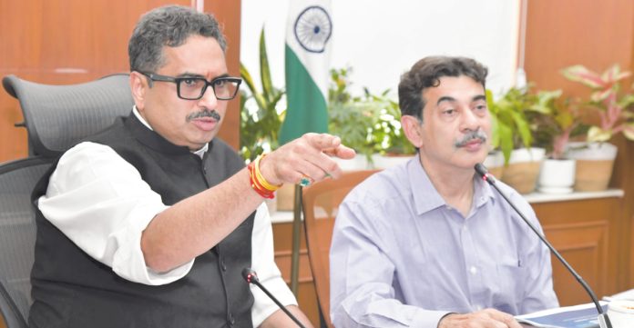సమన్వయంతో పని చేయాలి