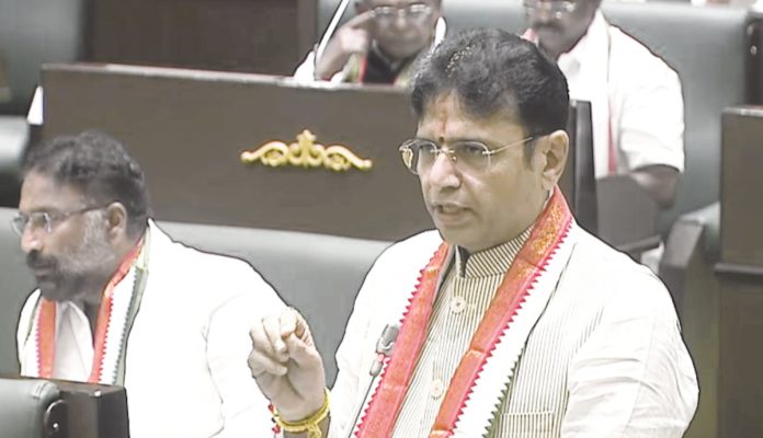 కేటీఆర్ పోలీసులపై దాడిచేశారు