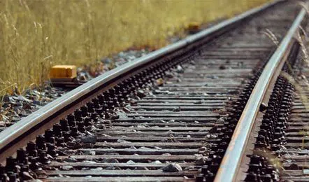 రైలు కిందపడి మహిళ ఆత్మహత్య