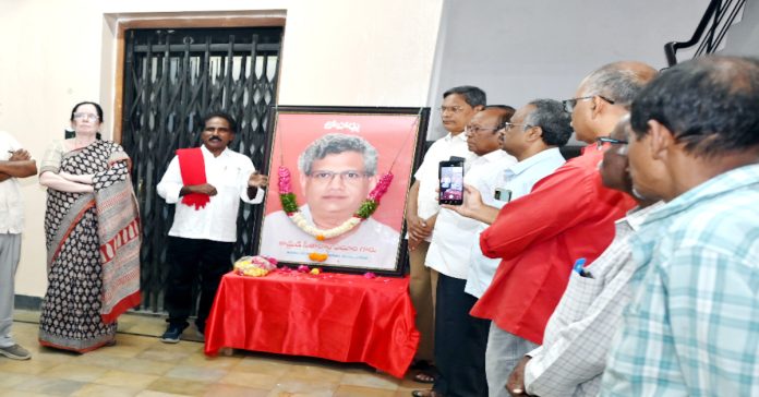 శ్రామిక లోకానికి సీతారాం ఏచూరి జీవితం మార్గదర్శకం